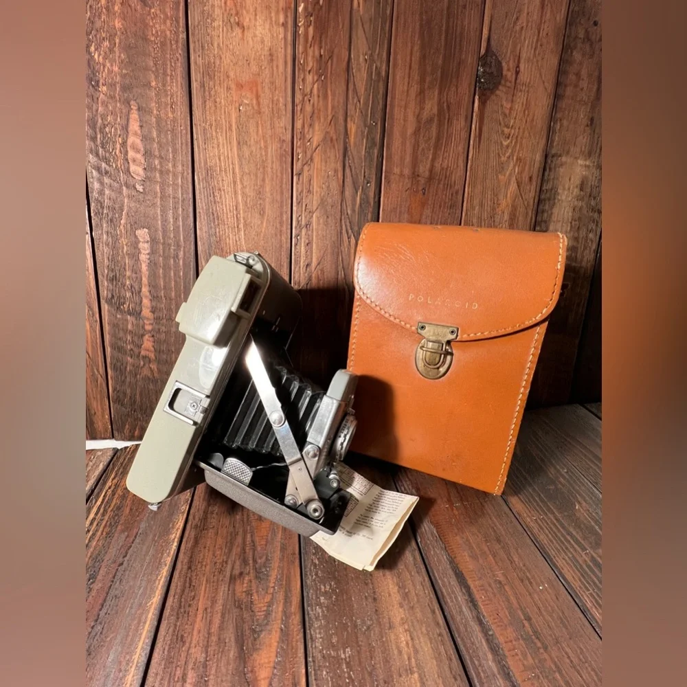 POLOROID Vintage 1950’s MODEL 80 LAND CAMERA W/ lined Genuine Leather Case/Bag